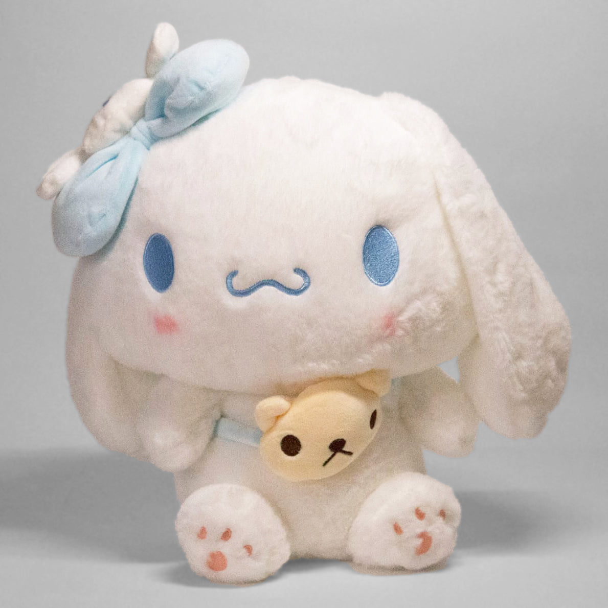 Peluche Cinnamoroll con bolsa decorativa