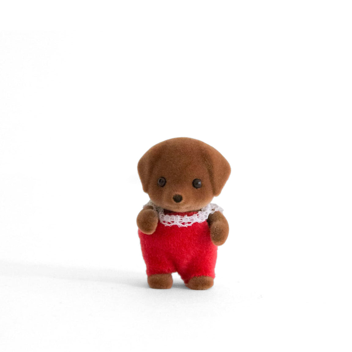 Sylvanian Families Individual Chocolate Labrador Bebé rojo